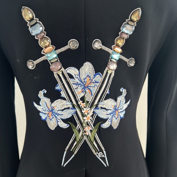 cinq a sept Black Crepe Lamour Pax Jacket. 0 - Picture 6 of 9